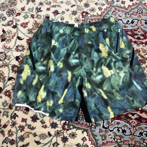 Lululemon Mens surge shorts Medium